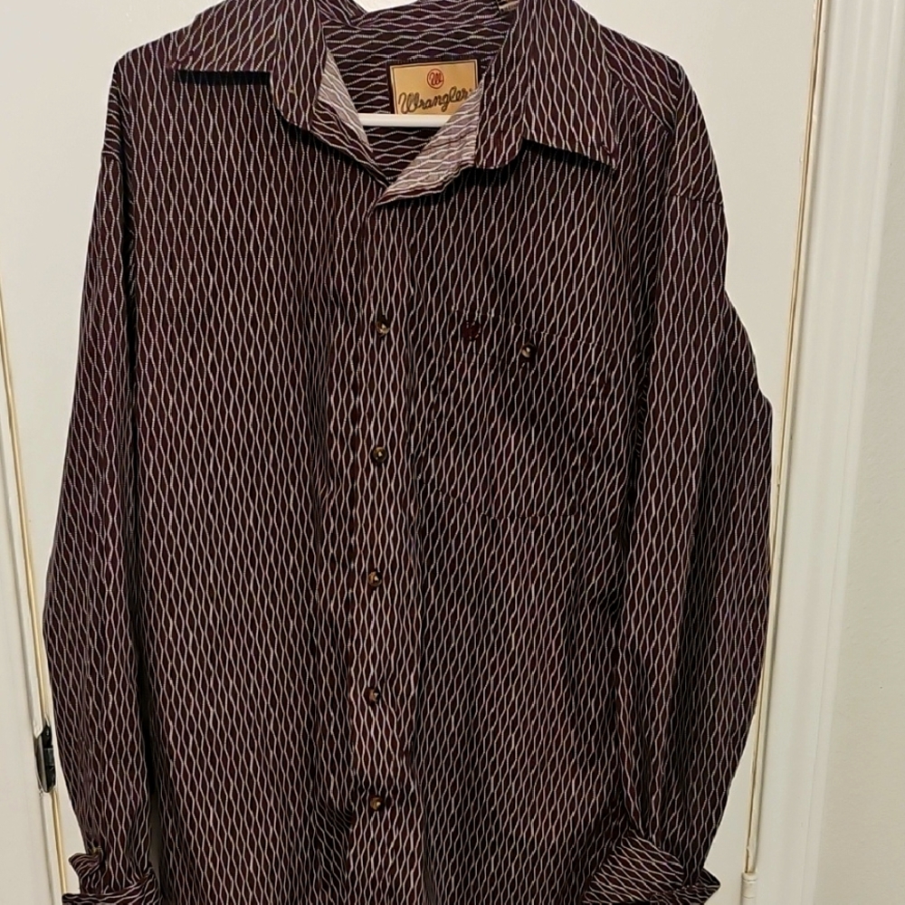 Wrangler Dark Red and White Casual Button Down Shirt